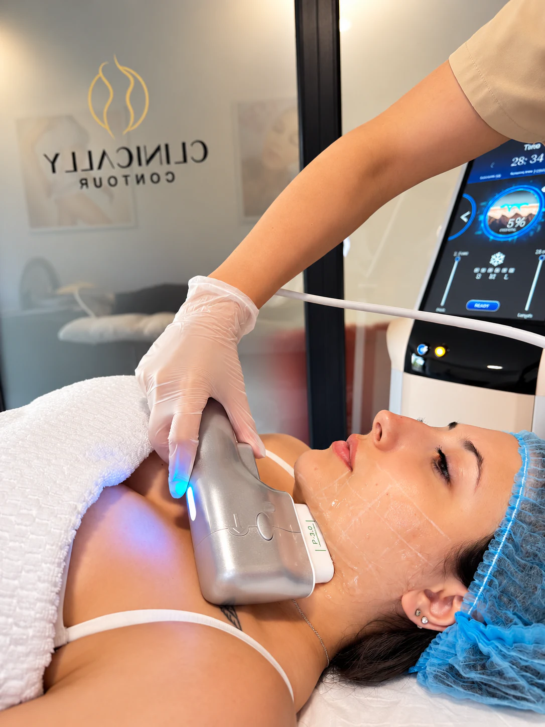 Tratament HIFU facial la Clinically Contour Iași